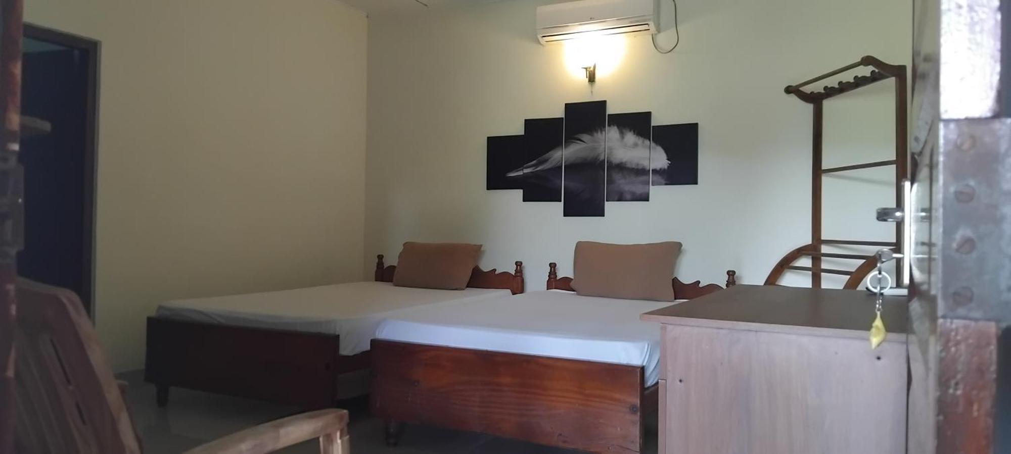 Hansika Guest Inn Buttala Værelse billede
